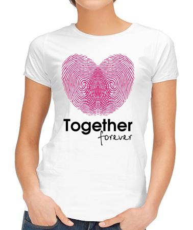 Отпечатки она