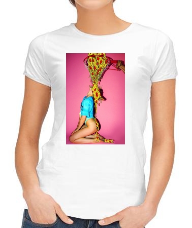 Девушка в пицце